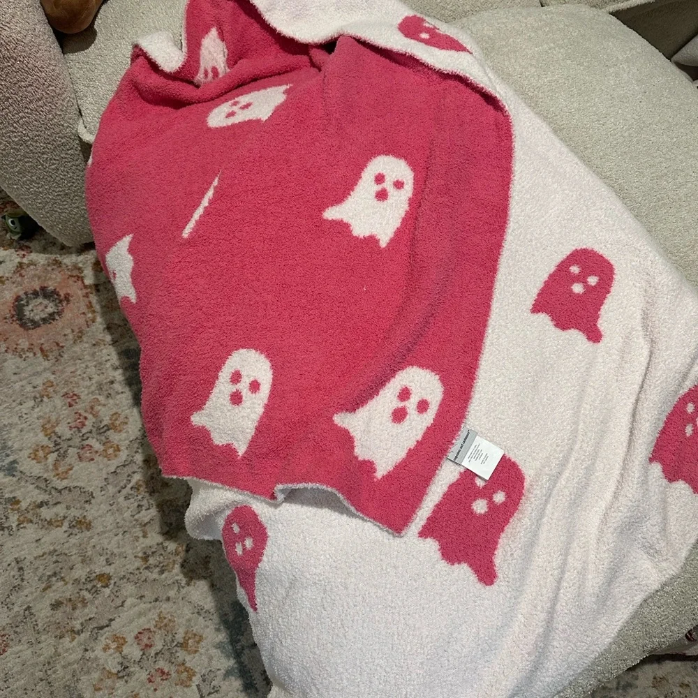 Cupcakes & Cashmere Hot Pink and White Ghost Throw - Picture 2 of 3